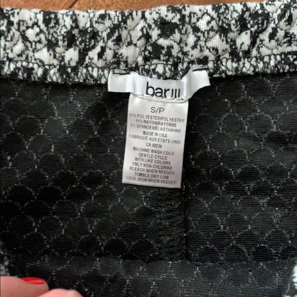 Pencil skirt with a slit, animal snake pattern - Picture 2 of 2